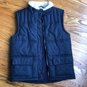 GYMBOREE Navy lined puffer best. Size M (7/8)